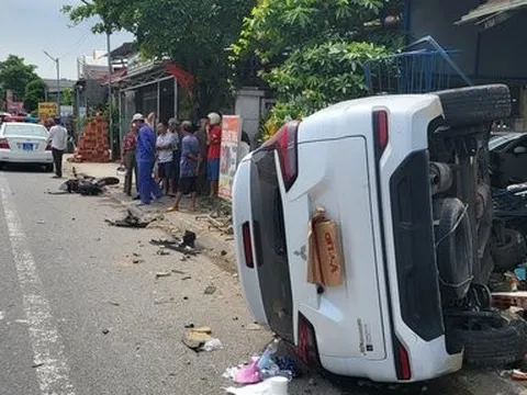 Huế: Va chạm giữa ô tô 7 chỗ với xe đạp điện, 2 học sinh bị thương