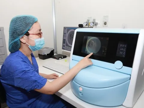 Cặp vợ chồng mang gen bệnh teo cơ tủy hạnh phúc đón con khỏe mạnh