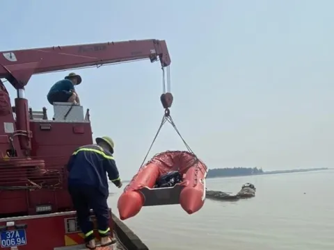 Tìm thấy thi thể nam thanh niên nhảy cầu Bến Thuỷ