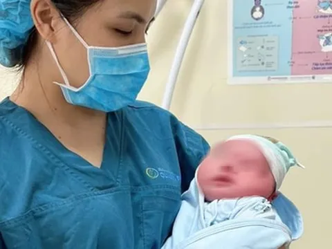 Trẻ sơ sinh chào đời nặng 5,6 kg