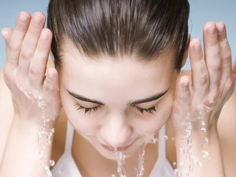 Thu hồi lô sữa rửa mặt Hada Labo Perfect White Cleanser