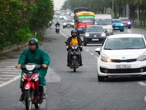 Hà Nội: Xử phạt hàng loạt tài xế liều mình đi vào làn cao tốc