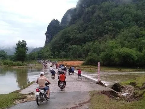 Nữ công nhân bị nước lũ cuốn tử vong khi đi qua tràn trong đêm