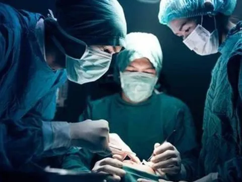 Phát hiện mắc ung thư, người phụ nữ quyết định làm điều khiến bệnh thêm trầm trọng