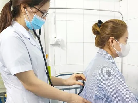 Người phụ nữ ngộ độc sau khi ăn ve sầu rang lá chanh