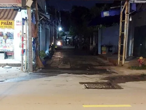 TP.HCM: Bé gái 2 tuổi bị xe rác tông tử vong khi đi trong hẻm