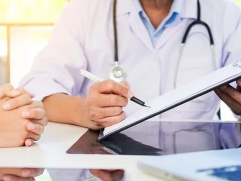 Người đàn ông phát hiện mắc ung thư sau khi có dấu hiệu này trong miệng