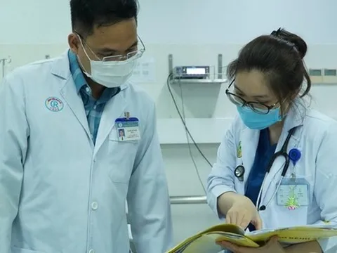 Xuyên đêm chuyển thuốc hiếm từ Quảng Nam về TP HCM cứu 3 người ngộ độc khi ăn giò lụa bán dạo