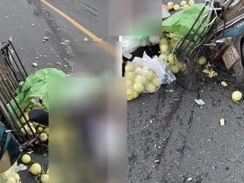 Hà Nội: Người phụ nữ chở hoa quả tử vong thương tâm sau va chạm với xe tải