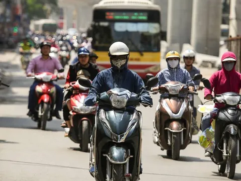 Nắng nóng, nhiều người nhập viện: Bác sĩ tư vấn xử trí