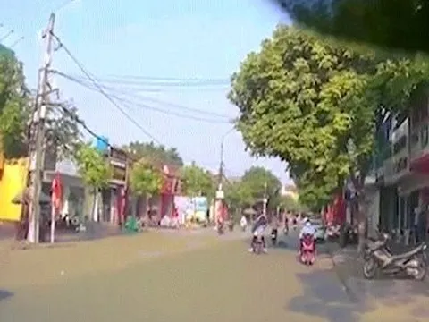 Ô tô tông hàng loạt xe máy, người bị thương văng tứ tung