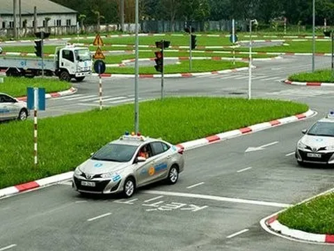 Đưa, nhận hối lộ trong sát hạch lái xe, 9 người bị khởi tố