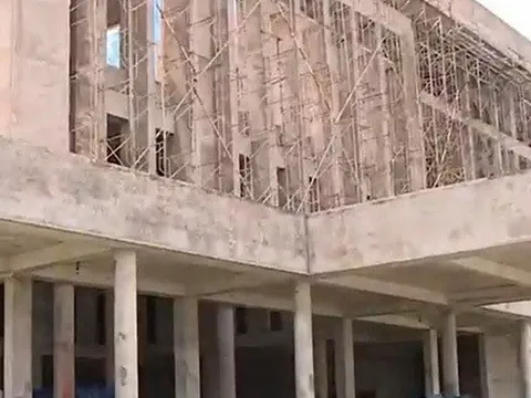 Bệnh viện cũ xuống cấp, bệnh viện mới bỏ hoang