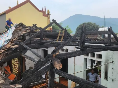 Thanh Hóa: Ngôi nhà có nhiều đồ vật tự bốc cháy đã bị lửa thiêu rụi
