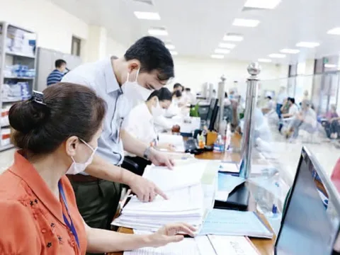 Đề xuất cán bộ không được quảng cáo thương mại, bán hàng ở nơi làm việc