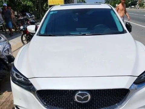 Bắt hai kẻ đi ô tô biển tứ quý 3333 đến cửa hàng điện thoại di động cướp tiền