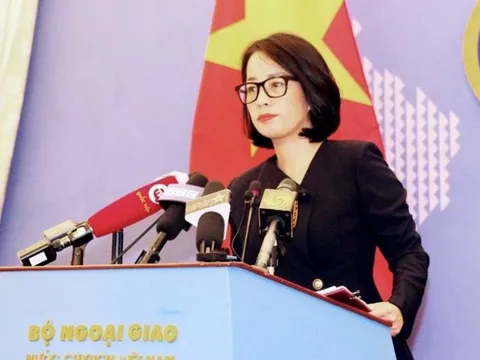 Phản đối việc Trung Quốc lắp đặt phao đèn báo hiệu tại Trường Sa