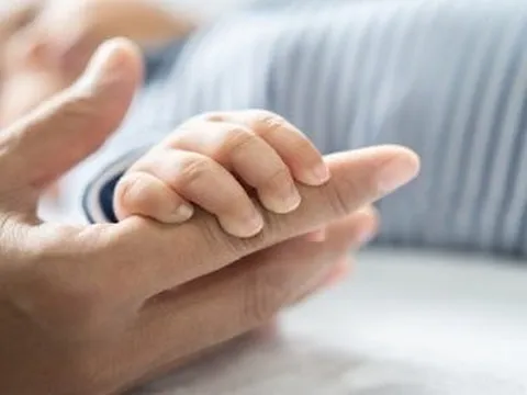 BHYT cho trẻ dưới 6 tuổi: Có 2 trường hợp được hưởng 100% chi phí, cha mẹ cần biết