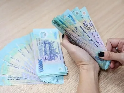 Tạm giữ nữ thủ quỹ tham ô tài sản do chơi chứng khoán thua lỗ