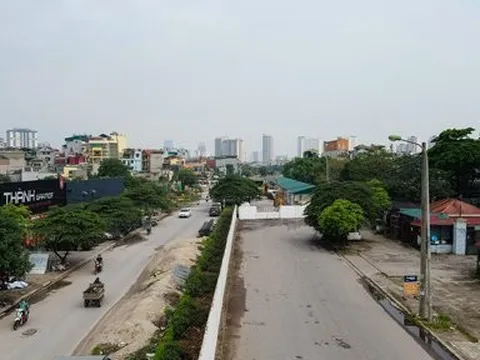 500m tường bê tông mọc lên giữa con đường "đắp chiếu" hơn 10 năm