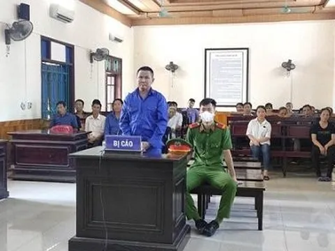 Xét xử vụ bố lỡ tay đâm chết con vì mâu thuẫn gia đình