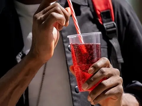 Mùa hè đừng tiêu thụ quá nhiều loại nước này kẻo DNA bị tổn thương, ung thư tới ‘gõ cửa’