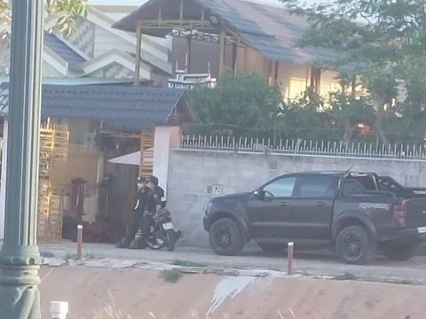 Bình Thuận: Công an khám xét nhà trùm giang hồ ‘Thảo lụi’ ở Phan Thiết