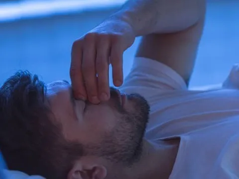 Dấu hiệu sớm của bệnh gan có thể xuất hiện vào ban đêm