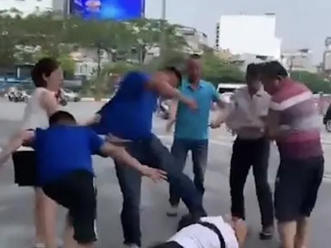 Phóng viên đài truyền hình bị đánh nằm gục trên đường, công an vào cuộc điều tra
