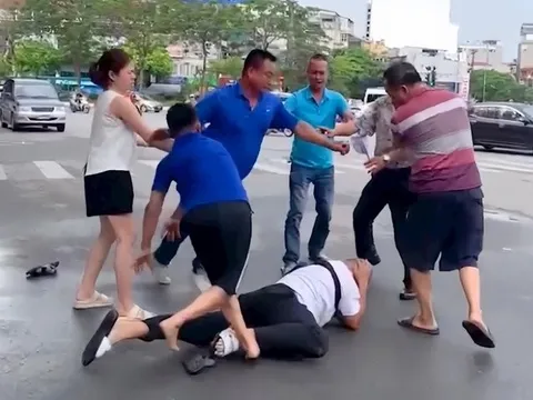 Chủ tịch UBND Hà Nội chỉ đạo điều tra 2 đối tượng hành hung phóng viên