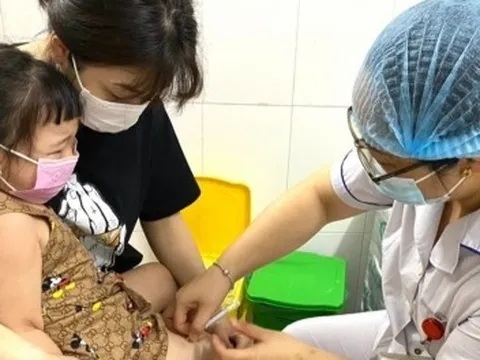 Bị trì hoãn tiêm chủng do thiếu vaccine, còn cách nào khác bảo vệ trẻ?