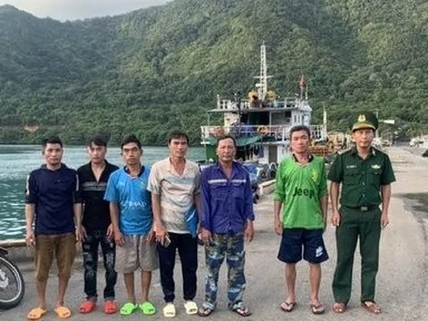 Cứu kịp thời 6 ngư dân trên tàu cá bị tàu hàng đâm chìm ở Côn Đảo