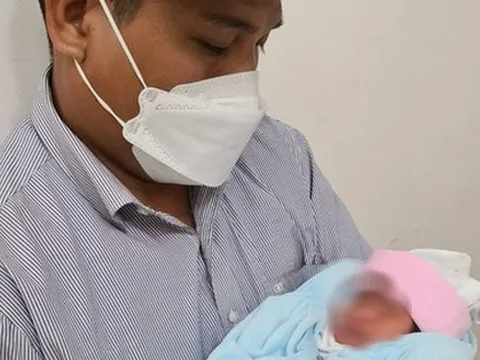 Thai nhi chui ra từ vết rách tử cung của thai phụ đã 2 lần sinh mổ