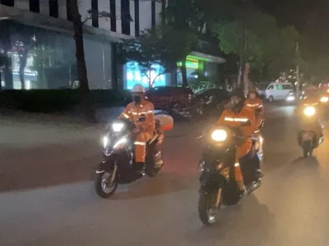 Nghệ An: Nhân viên điện lực kêu gọi người dân tiết kiệm điện trong đêm