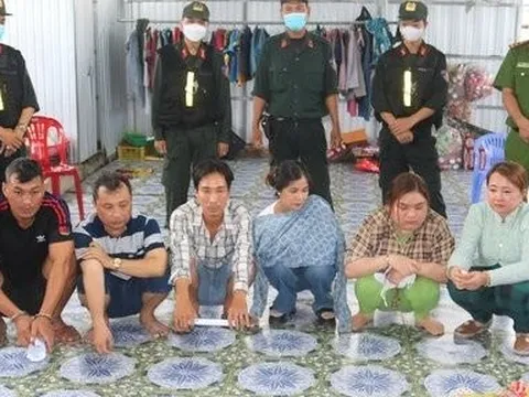 Kiên Giang: Bắt quả tang 6 đối tượng đánh bạc ăn tiền