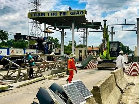 Đồng Nai: Trạm thu phí trên QL1K đang được tháo gỡ sau nhiều năm ngưng thu phí