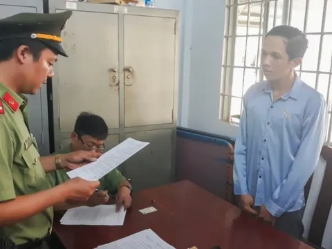 Vĩnh Long: Bắt giam đối tượng mua súng để "phòng thân"