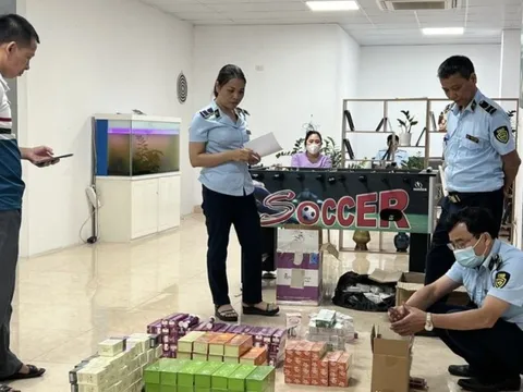 Khởi tố 2 người buôn bán thực phẩm chức năng giả trên mạng