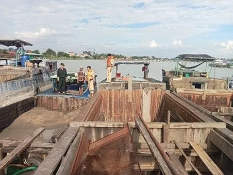 Đồng Nai: Bắt giữ 2 phương tiện khai thác cát trái phép