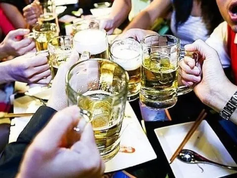 Ép buộc người khác uống rượu, bia bị xử phạt bao nhiêu?