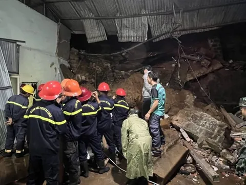 Lâm Đồng: Mưa lớn, sạt lở đất vùi lấp 2 vợ chồng, 1 người tử vong