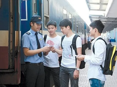 Giảm 10% giá vé tàu cho học sinh đi thi, nhập học mùa thi