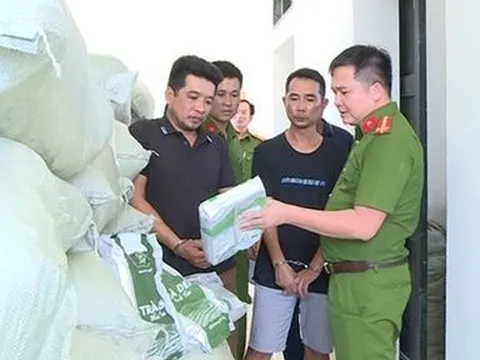 Khởi tố 6 người trong đường dây mua bán hàng tấn trà sữa giả
