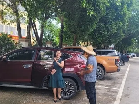 Bát nháo thu tiền đỗ xe trước cổng phòng CSQLHC Công an Thanh Hóa