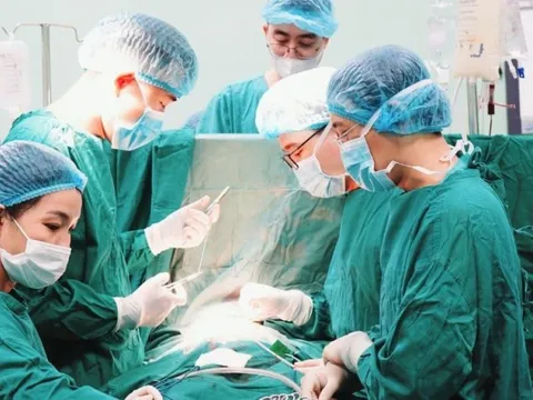 Nghệ An: Cứu sống trẻ 44 tháng tuổi bị vỡ tim do xe máy điện đè trúng