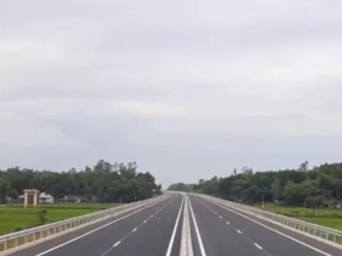 Đẩy nhanh phê duyệt chủ trương đầu tư 2 dự án đường cao tốc