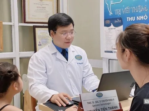 Bé gái bị hoại tử da vùng dưới cánh tay do kiến ba khoang cắn