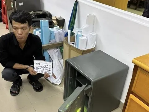 Bắt đối tượng trèo tường đột nhập công ty trộm tài sản trong két sắt
