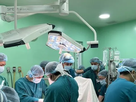 Thai phụ chết lâm sàng vì vỡ tử cung, phẫu thuật hút 3 lít máu từ ổ bụng