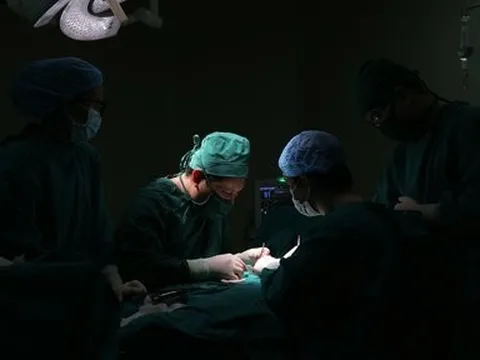 Hy hữu người đàn ông suýt mất vùng kín do tai nạn lao động